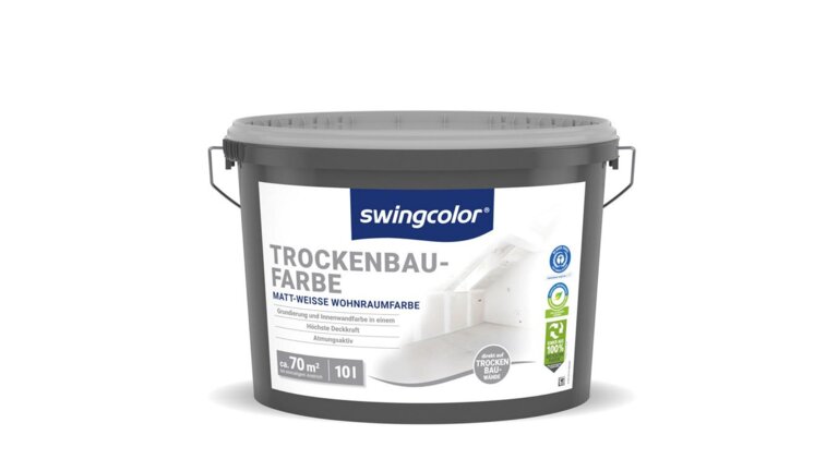 10-Liter-Eimer von Swingcolor Trockenbau-Farbe, der in einem grauen Eimer verpackt ist. Auf dem Etikett sind die Eigenschaften der Farbe angegeben, wie "Matt-Weisse Wohnraumfarbe", "Grundierung und Innenwandfarbe in einem", "Höchste Deckkraft", "Atmungsaktiv", und eine ungefähre Reichweite von 70 m² pro Eimer.